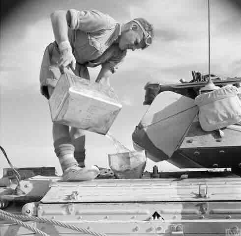 britanski kanister od četiri galona