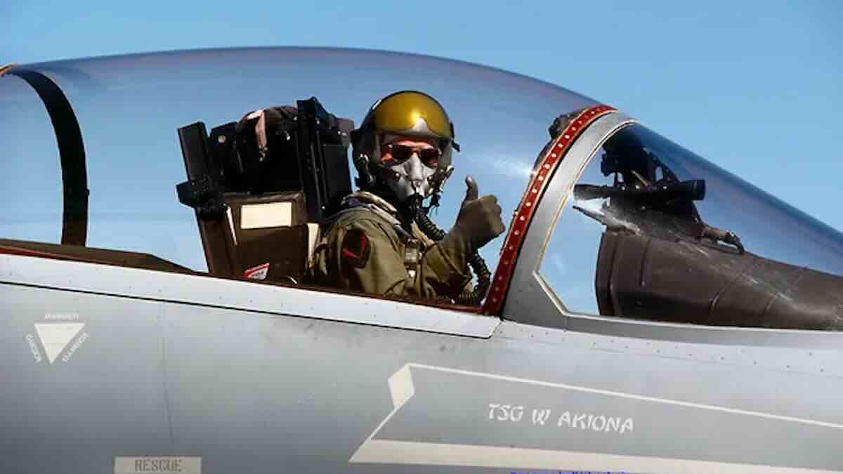 Američki pilot dva puta oboren u ratu sa Iranom: prvi takav slučaj još od Vijetnama Američke specijalne snage izvukle i drugog pilota oborenog F 15 iz Irana Tramp operaciju nazvao istorijskom