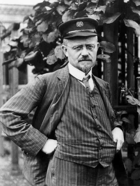 August Horh, osnivač