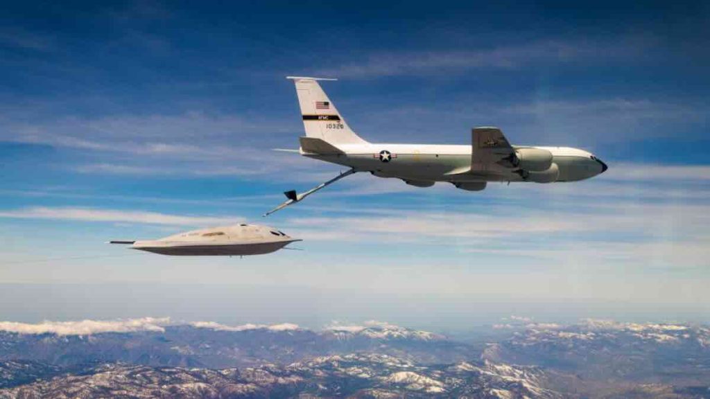 KC-135 dopuna goriva u B-21