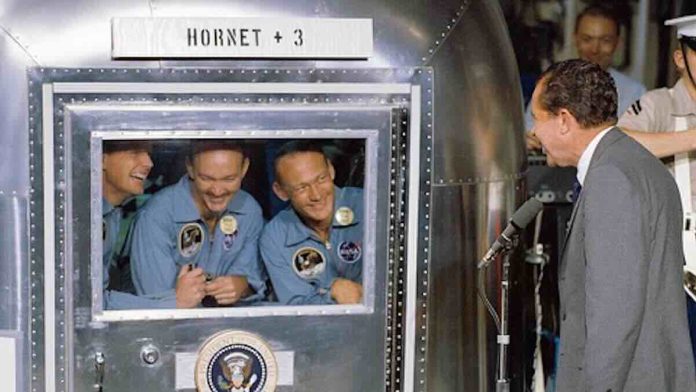 Nikson sa posadom Apola XI