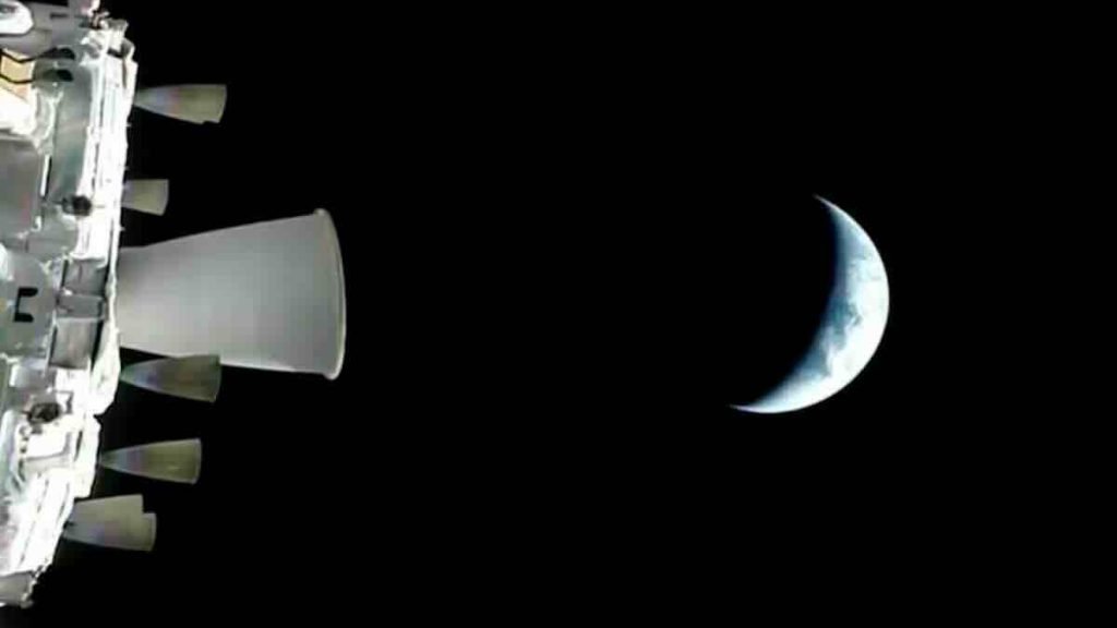 Orion juri ka Mesecu, a posada već rešila prve kvarove Artemis II sve bliži Mesecu