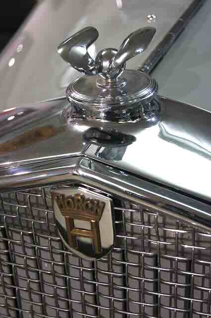 zaštitni znak horch sa figurom