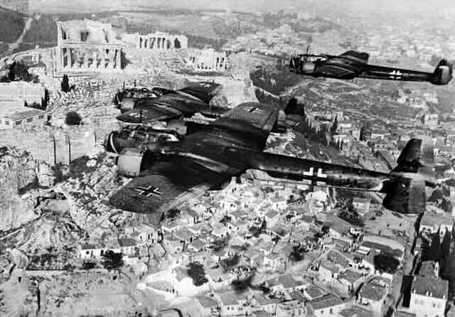 Bombarderi nad Atinom