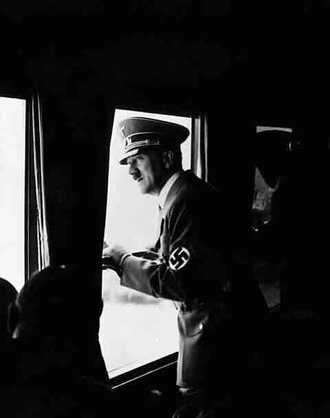 Hitler uživa u vožnji