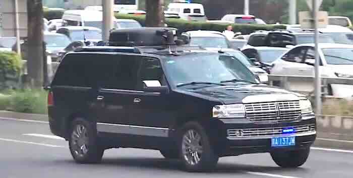 Lincoln Navigator.jpg copy