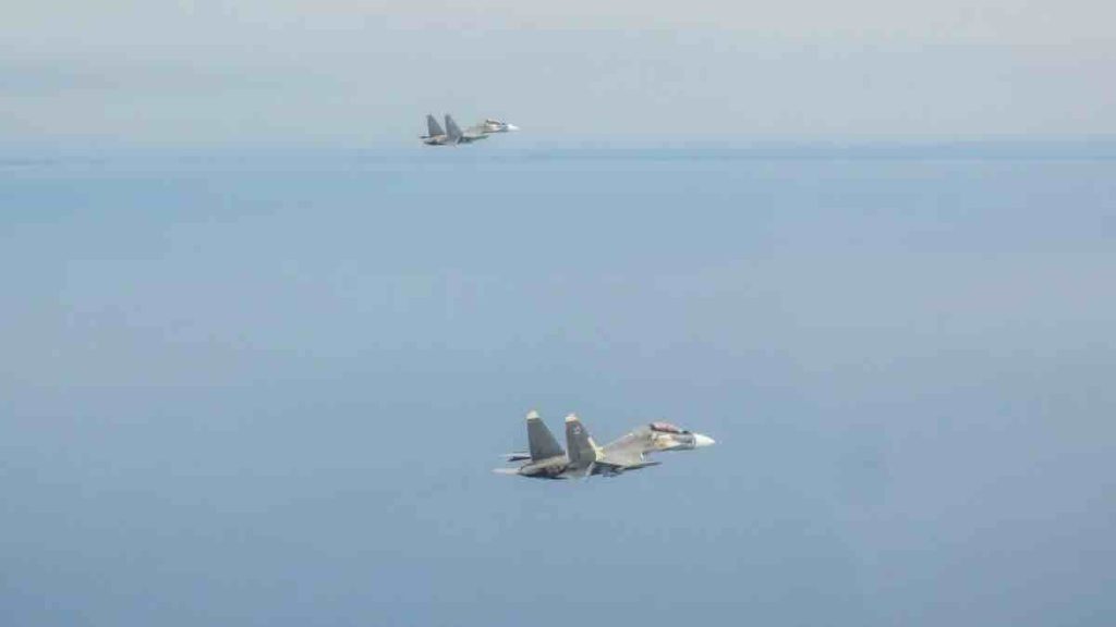 Rafali presreli ruske Su 30SM iznad Baltika Rafali presreli ruske Su-30SM iznad Baltika