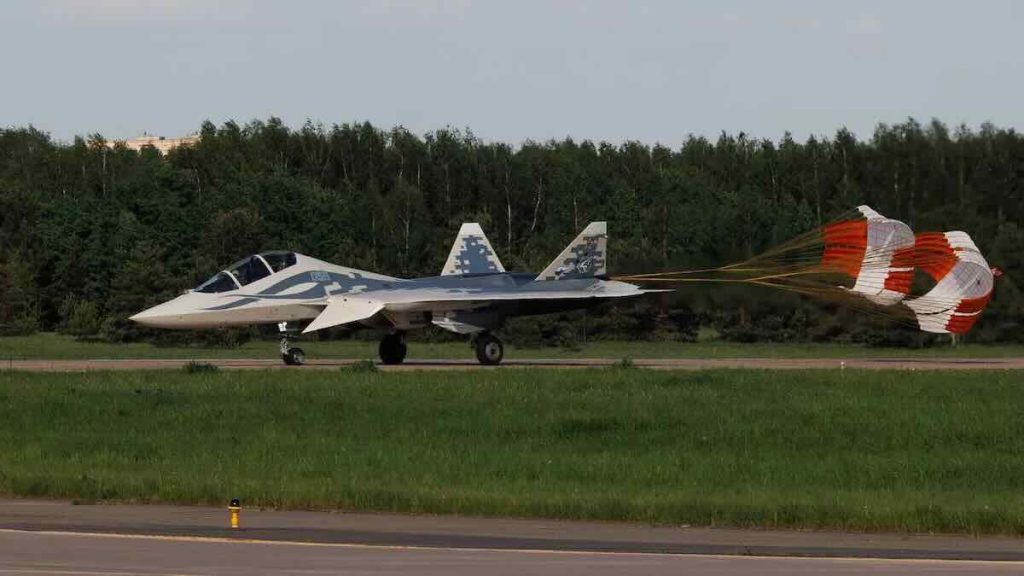 Su-57D sletanje