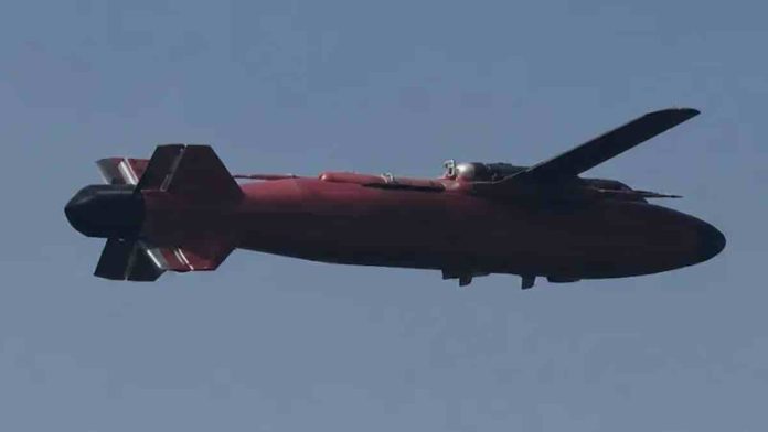 Ukrajina naoružava Su 24M domaćim kliznim bombama Ukrajina naoružava Su 24M domaćim kliznim bombama