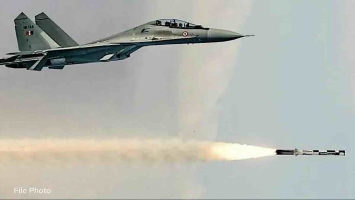 Brahmos lansiran sa indijskog Su-30MKI