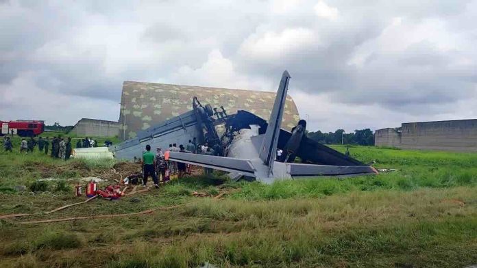 Indijski An-32 se raspao pri sletanju