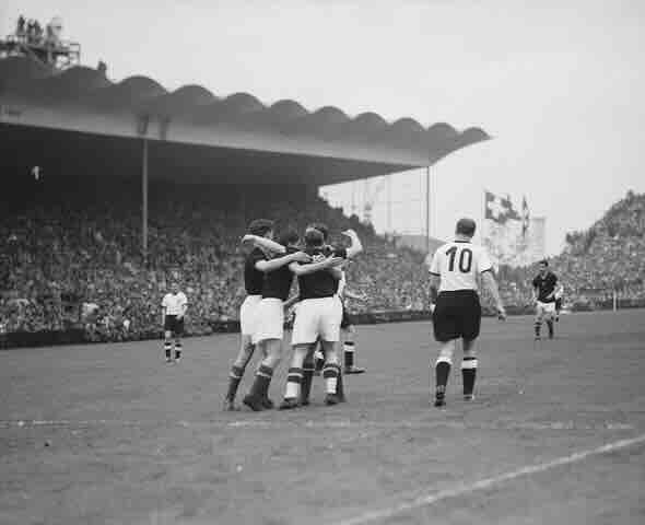Madari proslavjaju prvi gol Mađari proslavjaju prvi gol