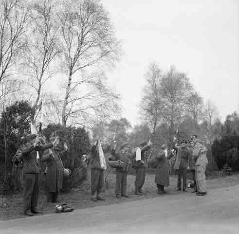 Nemci se predaju Britancima 1945. godine Nemci se predaju Britancima 1945. godine