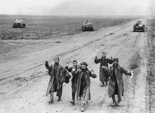 Predaja sovjetskih boraca na Krimu maj 1942. godine Predaja sovjetskih boraca na Krimu, maj 1942. godine