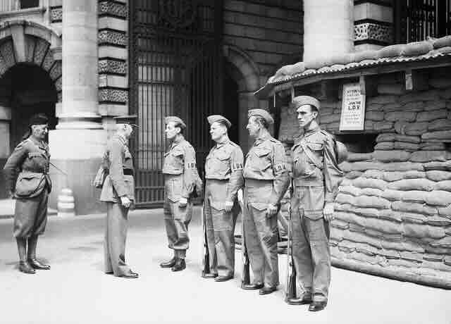 Teritorijalci u centru Londona 1940. godine Teritorijalci u centru Londona 1940. godine