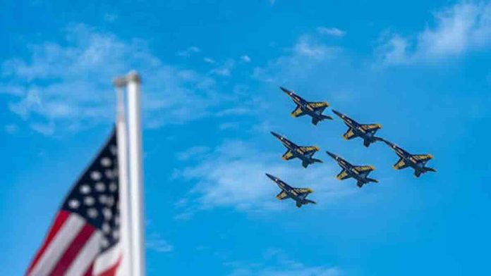 Amerika slavili 250 godina uz huk borbenih aviona Amerika slavili 250 godina uz huk borbenih aviona