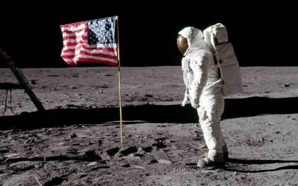 Apollo-11 astronaut Buzz-Aldrin pored američke zastave 20. jul 1969, NASA