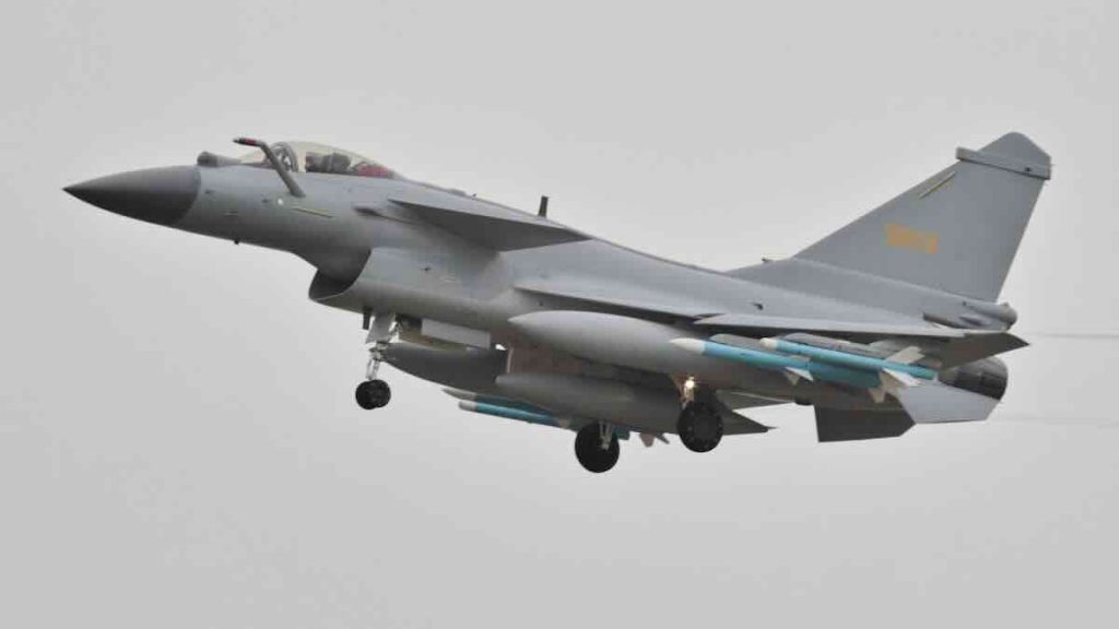 J-10B nosi PL-10 i PL-12 rakete