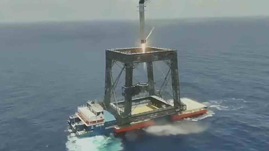 Kina uhvatila raketu Dugi mars 10B mrezom na moru Kina uhvatila raketu Dugi marš 10B mrežom na moru