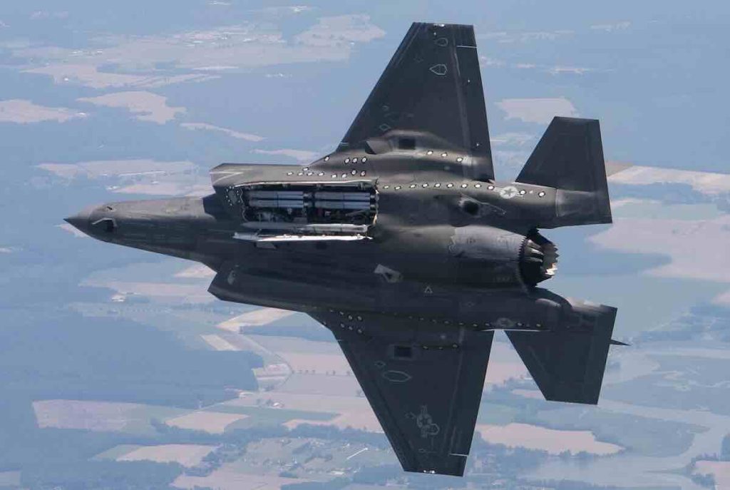 F 35C leti sa GBU 53B StormBreaker F-35C leti sa GBU-53:B StormBreaker
