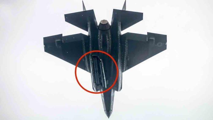 F-35C leti sa GBU-53:B StormBreaker F-35C leti sa GBU-53:B StormBreaker