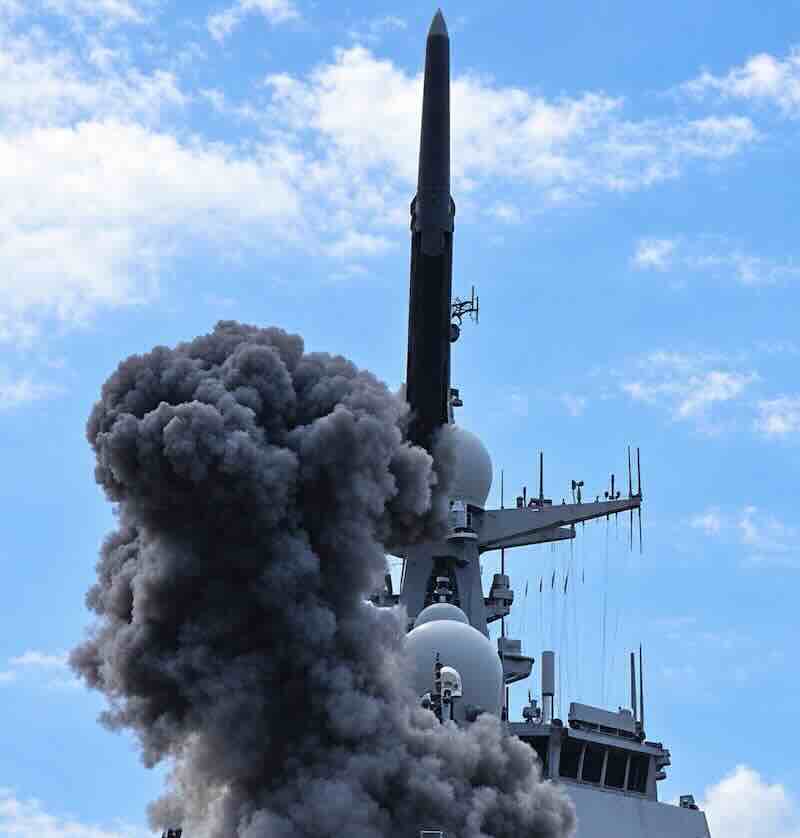 Lansiranje rakete YJ 20 sa Tip 052D Lansiranje rakete YJ-20 sa Tip 052D
