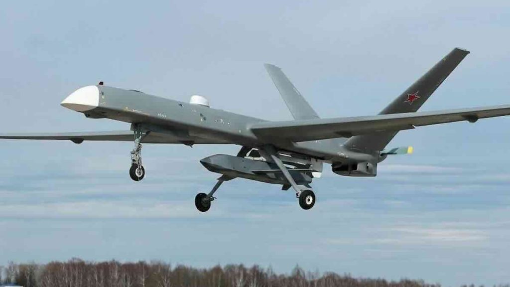 Orion dron nosi raketu Banderolj Orion dron nosi raketu Banderolj