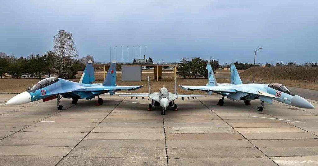 maleni MiG 29 izmedu Su 30SM2 i Su 35S maleni MiG-29 između Su-30SM2 i Su-35S