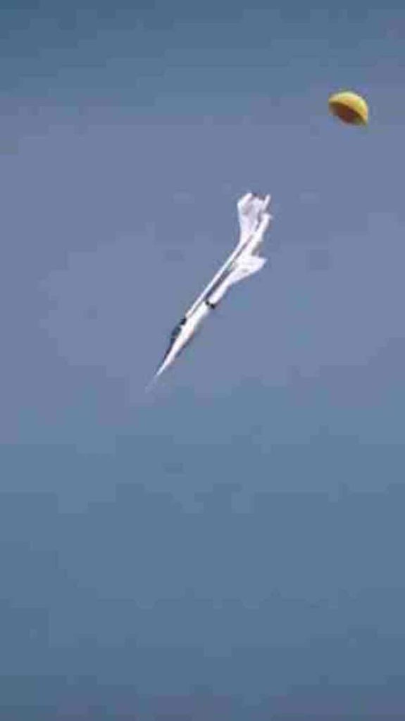 Cak Jeger napusta svoj F 104 Čak Jeger napušta svoj F- 104