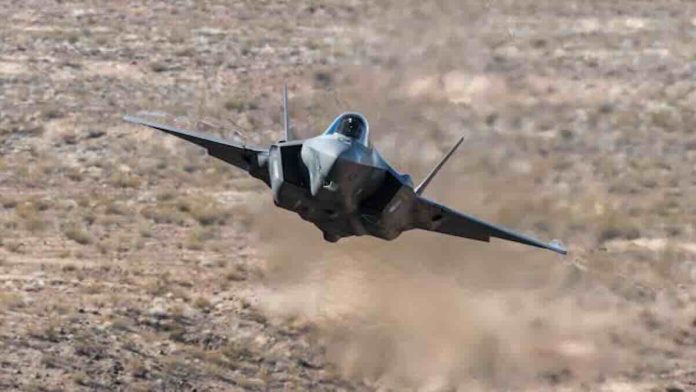 F-35 iznad pustinje F-35 iznad pustinje