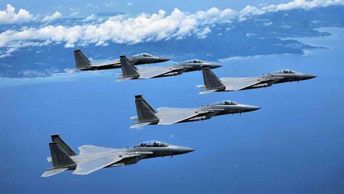 Grupa F-15 u letu