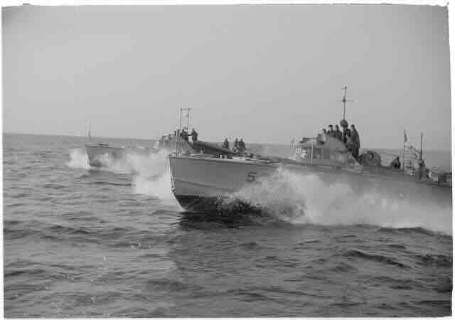 MAS 527 i MAS 528 na Ladogi 1942. godine MAS 527 i MAS 528 na Ladogi 1942. godine