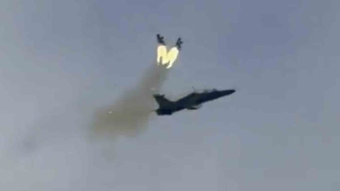 RAF Hawk T2 srušio se odmah posle poletanja, Piloti se katapultirali RAF Hawk T2 srušio se odmah posle poletanja, Piloti se katapultirali