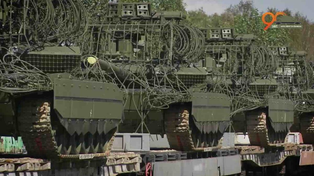 Ruski T-90M i T-72B3M izlaze iz fabrike sa novim oklopom protiv dronova