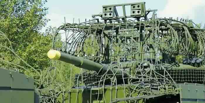 Ruski tenkovi izlaze iz fabrike sa novim oklopom protiv dronova