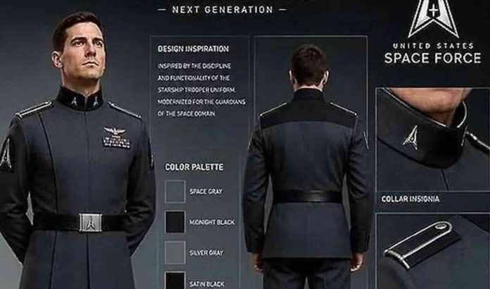 Tramp pokazao novu uniformu Svemirskih snaga Tramp pokazao novu uniformu Svemirskih snaga
