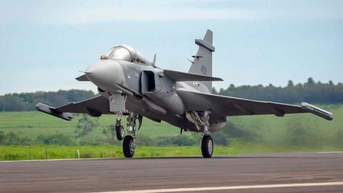 Brazil prvi put podigao u vazduh Gripen E domaće proizvodnje Brazil prvi put podigao u vazduh Gripen E domaće proizvodnje