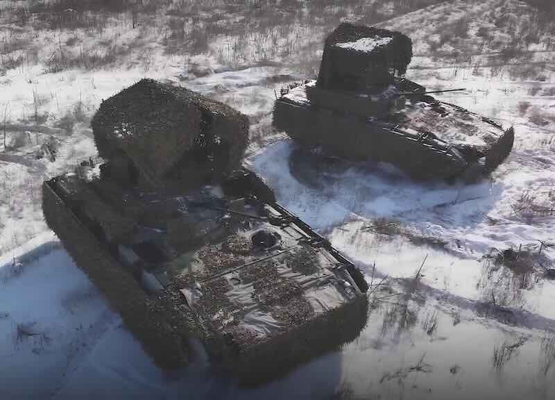 Dva BMP 2 sa borbenim modulom Berezok Dva BMP-2 sa borbenim modulom Berežok