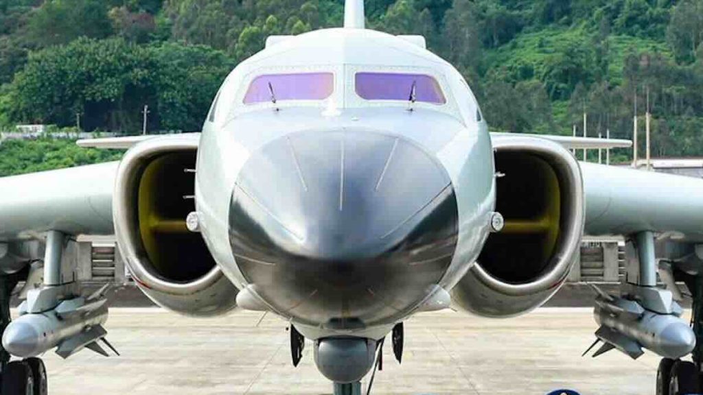 H-6 nosi protivbrodske YJ-12