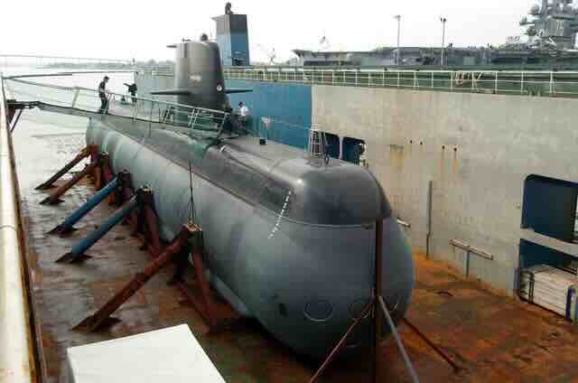 HSwMS Gotland u San Dijegu na transportnom brodu HSwMS Gotland u San Dijegu na transportnom brodu