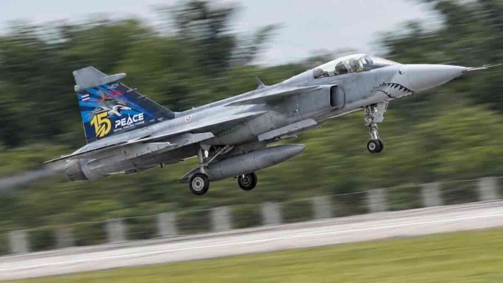 Kraljica Tajlanda poletela u JAS 39C Gripenu