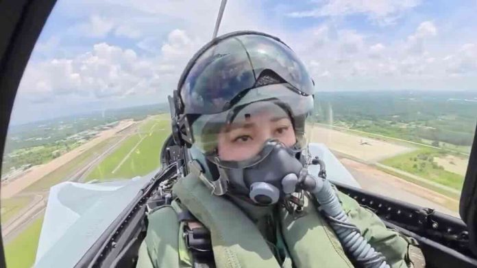 Kraljica Tajlanda poletela u JAS 39C Gripenu