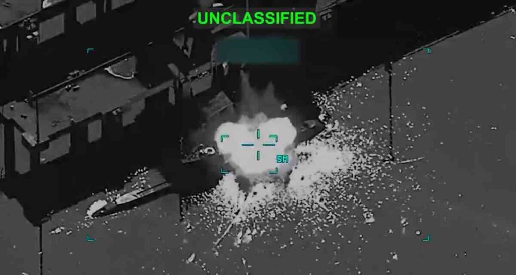 MQ-9 Reaper snimak udara raketom Hellfire u Gadir podmornicu