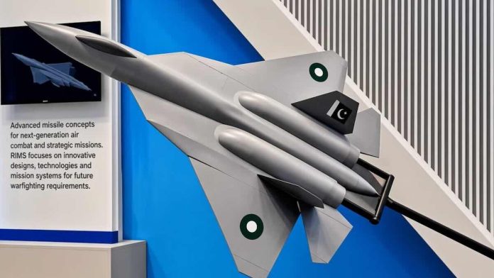 PFX koncept prikazuje dva motora, zakošene repove i usisnike slične onim na Su-57