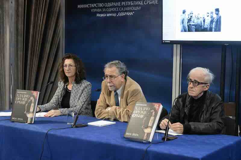 Promocija knjige Hladno oružje Srbije 1804-2024 na štandu Ministarstva odbrane