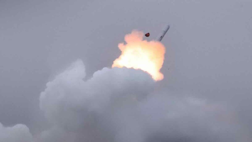 Severna Koreja lansirala dve vrste strateških raketa iz podmornice