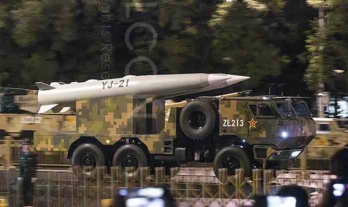 YJ-21 na paradi